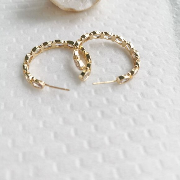 New Gold Alicia Bonnie Abbie White Crystal Hoop Earrings - Picture 2 of 3